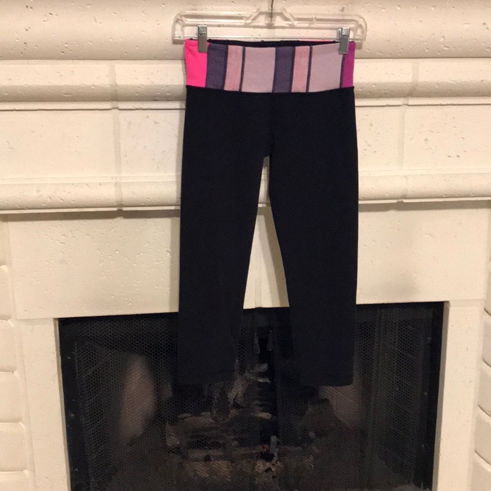 1021 Lululemon- Cropped Leggings w ColorWaistband